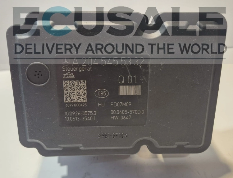 Nahaufnahme des Typenschilds der ABS-Pumpe Mercedes – OEM A2044310612 / Steuergerät A2045455332 .webp