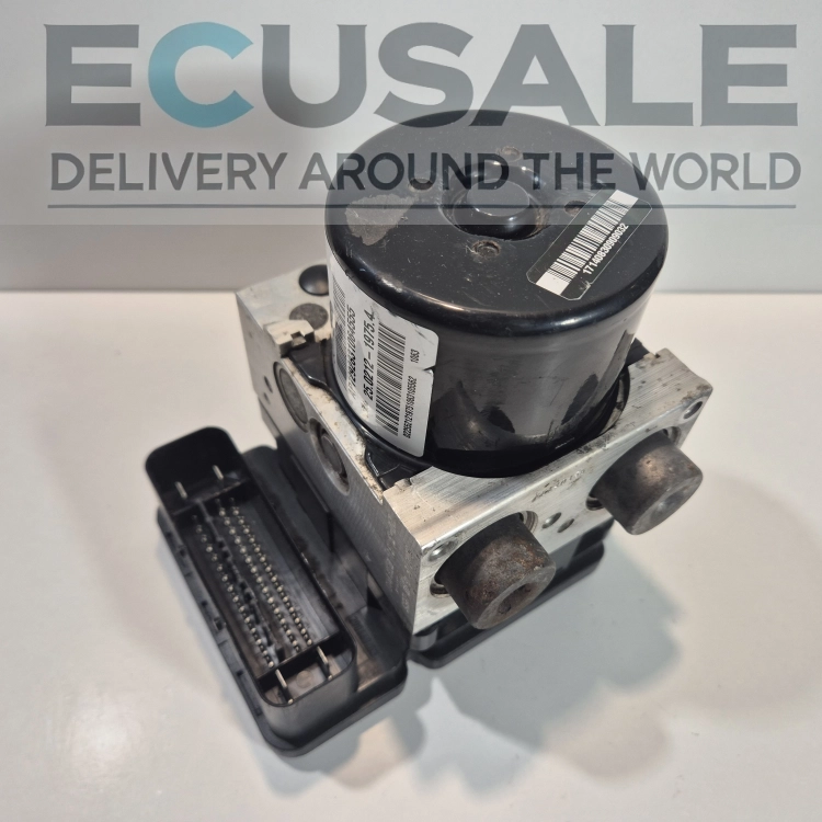 Detailaufnahme der hydraulischen ABS-Einheit mit Steuergerät 20946171 und AP7-Kennzeichnung auf dem Block..webp