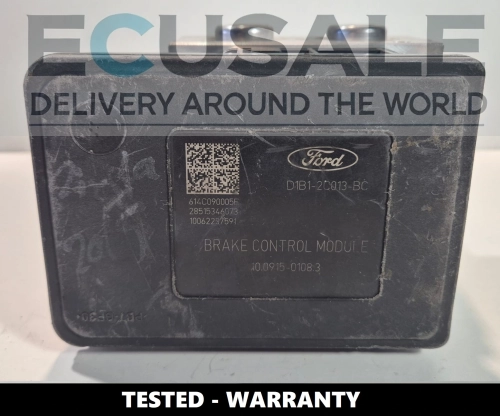 Zbliżenie na tabliczkę znamionową pompy ABS Ford – numery D1B1-2C405-AE i D1B1-2C013-BC