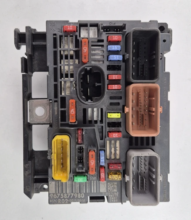 9675877980 BSM-R02 caixa de fusíveis BSM Peugeot 5008 / C4 Picasso