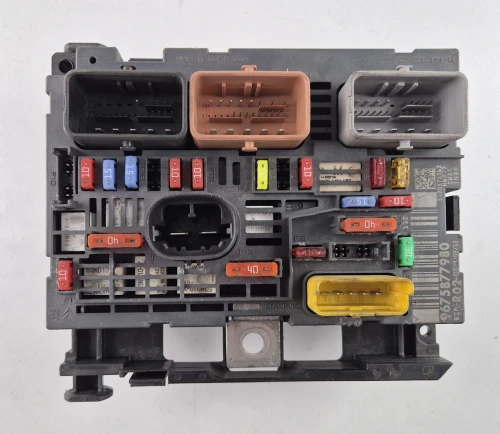 9675877980 BSM-R02 caixa de fusíveis BSM Peugeot 5008 / C4 Picasso