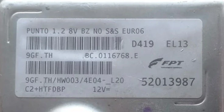Etykieta sterownika silnika Fiat Punto 52013987, 9GF.TH HW003, oznaczenia BC.0116768.E i 4E04-_L20